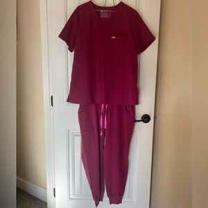 Wine Figs brand scrub set